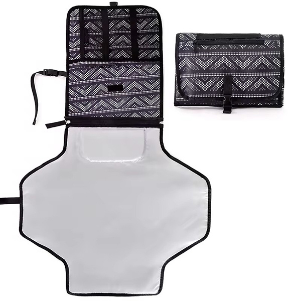 ودّعي تغييرات الحفاضات الفوضوية باستخدام وسادة مقاومة للماء