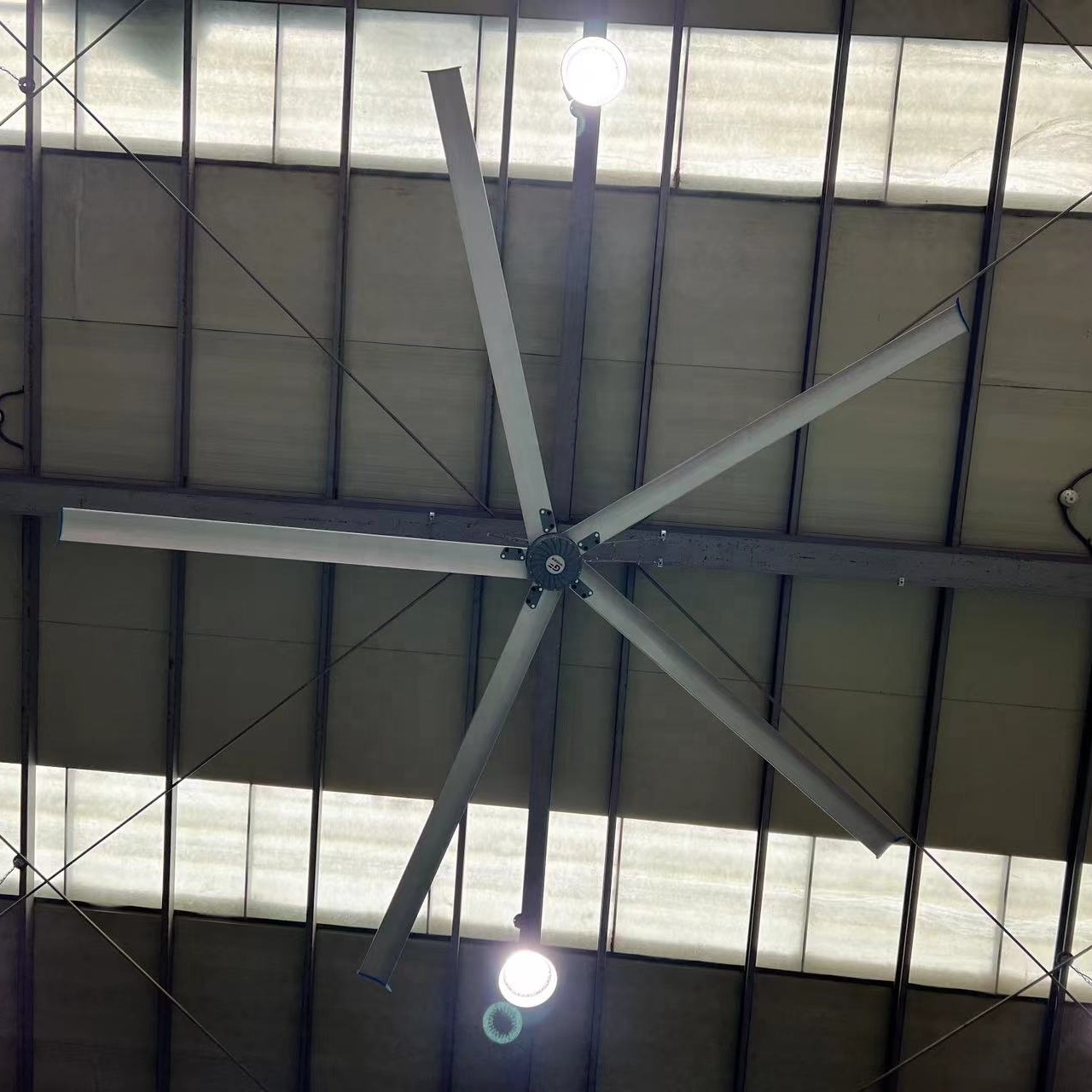 IE5 PMSM Motor 24ft HVLS AC Power 7.3m Electric Fans Large Industrial Ceiling Fans for Dairy Factory 380V Voltage for Warehouses factory