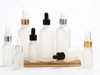 Precise volume control: Bottles with droppers for precise use of liquid products