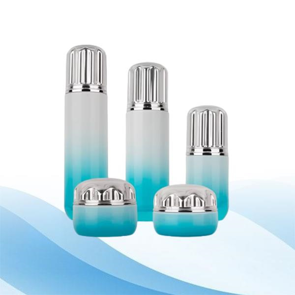 Насолоджуйтесь зручною очисткою за допомогою скляної капельницій бутелі ємністю 15 мл