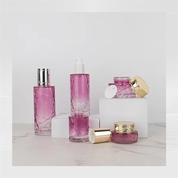 これらのヴィンテージインスピレーションのメイク用品でタイムスリップを体験しよう