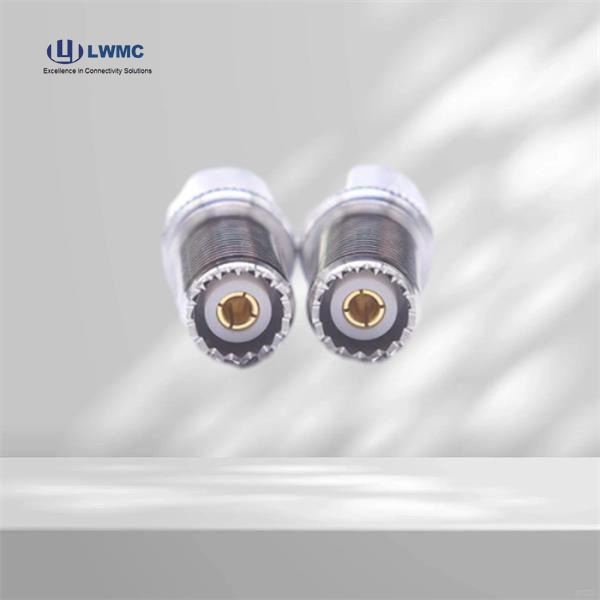 केबल प्रबंधन में सुधार करें एक Coaxial 90 डिग्री अपटेकर के साथ