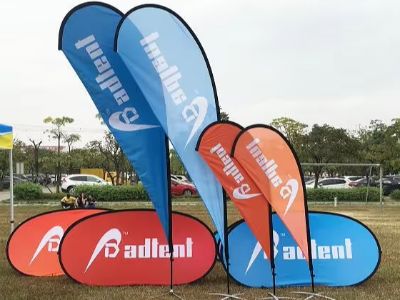 Double-sided pole beach flags are perfect for displaying your branding from all angles.