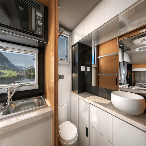 Rumligt indvendigt med tilpassede funktioner for maksimal komfort