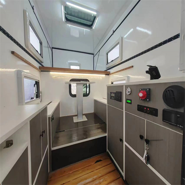 Eleva la teva experiència de campament amb els nostres remolcs de viatge fora d'asfalt