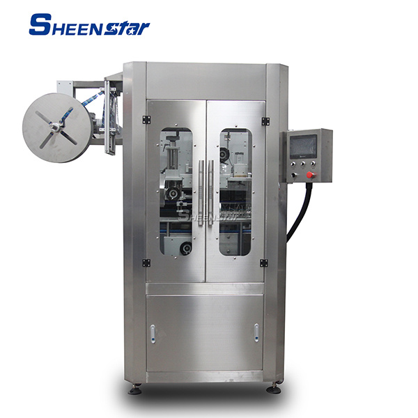 Zjednodušování balicích procesů pomocí nálepnicového stroje