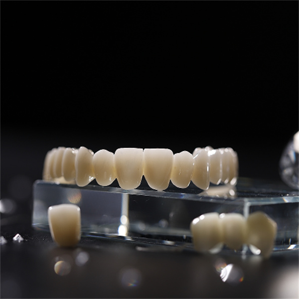 Cosa rende i nostri blocchi in zirconia CAD/CAM diversi dalla concorrenza