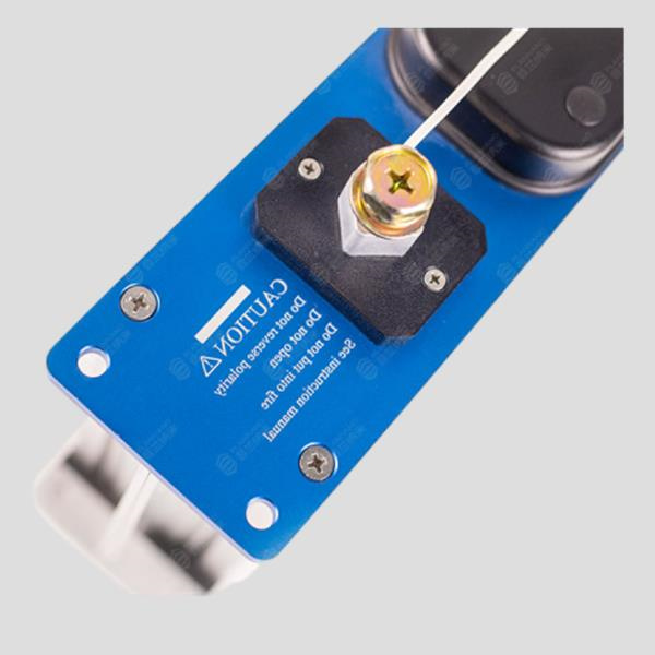 Високонапонски ултракондензатор.