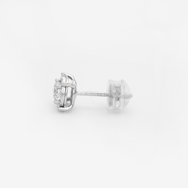 Лабораторијске дијамантске уши за вечни изглед.