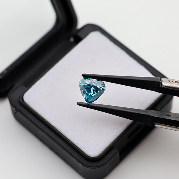 Deur deskundiges saamgestelde versameling laboratorium-gekweekte CVD-diamante vir kritiese kopers