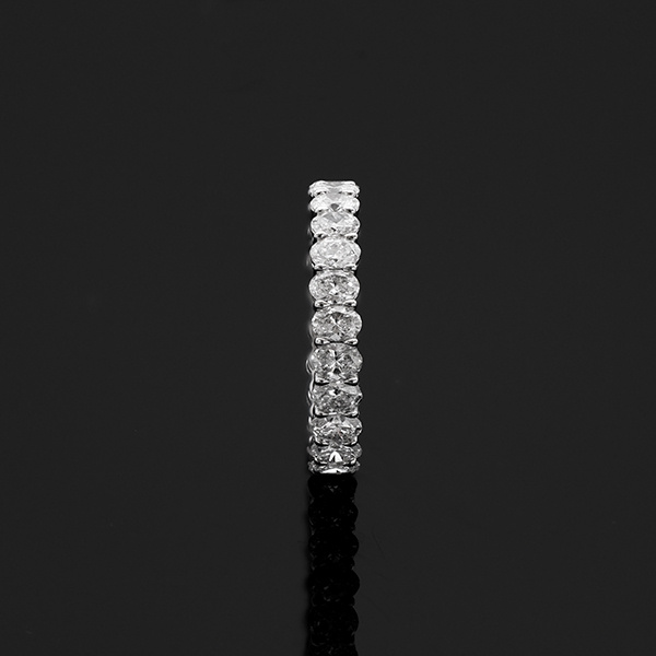 Cincin abadi berlian buatan manusia