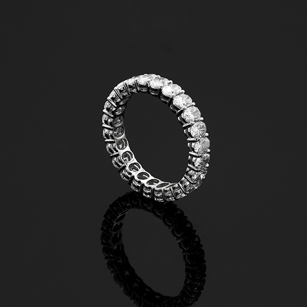 Tingkatkan gaya sehari-hari Anda dengan cincin abadi berlian buatan manusia