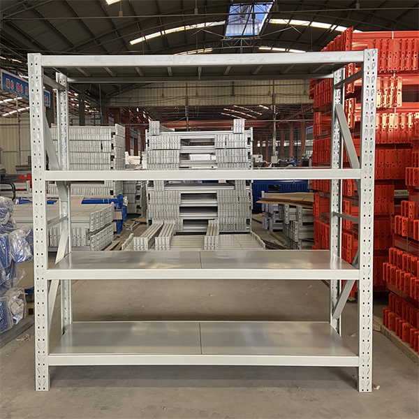 Không bao giờ hết không gian lưu trữ nữa với giá kệ kim loại bốn tầng.