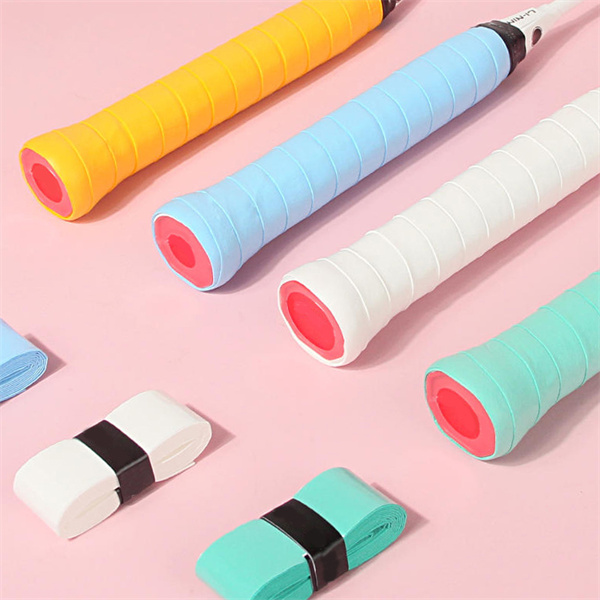 Mūsų stiklinių rankšluosčių banguo grips yra išdrįstas ir ilgaamžis, užtikrins geresnį trintį daugelio žaidimų metu.