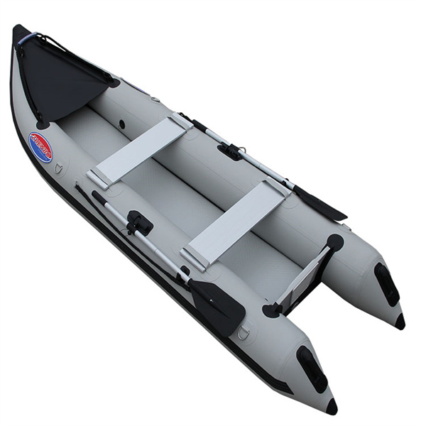 O gama larga de kaiacuri gonflabile pentru pescuit disponibile pentru comenzi în bloc