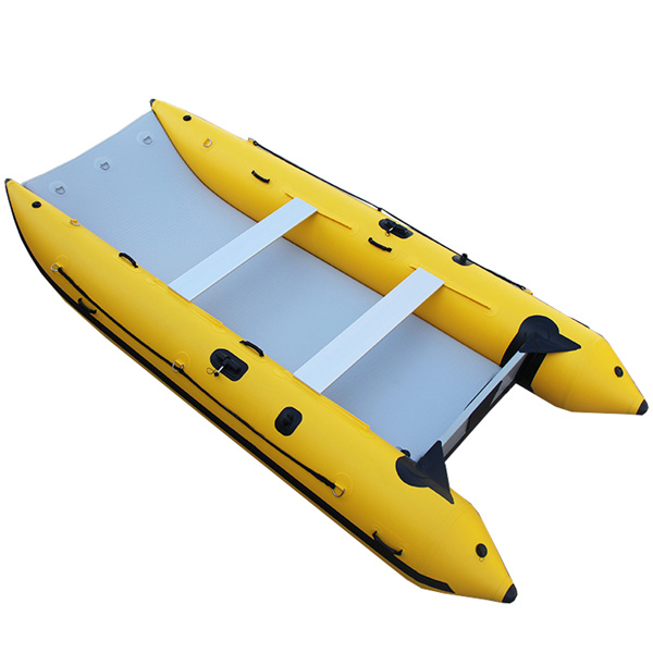 当社の大型二胴船ボートが提供する究極の利便性と耐久性を体験してください。