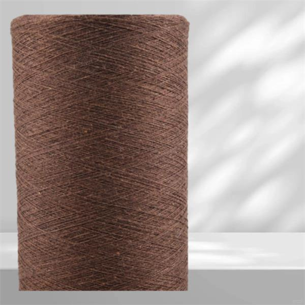 Il-Kompjut ta' Knitting ma Yarn Irrikiclata