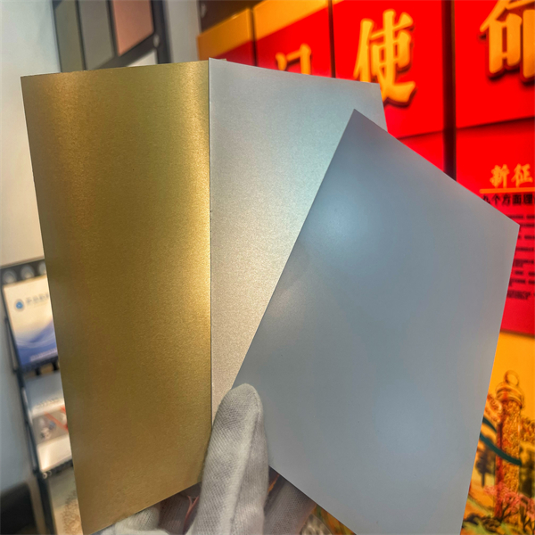 Produkte Larg dhe Të Larg