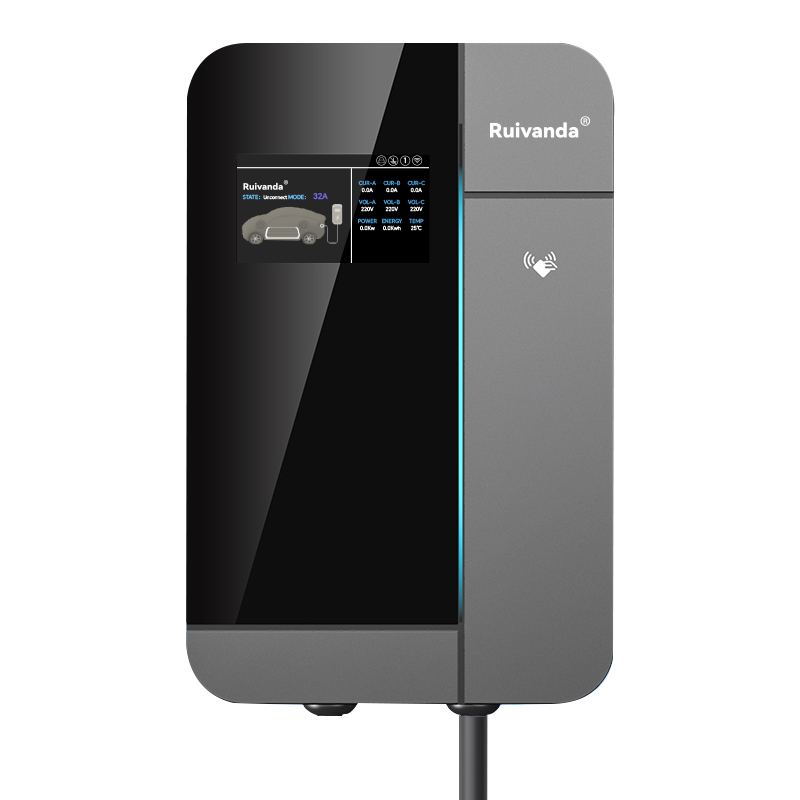 Díszítse fel otthonát vagy munkahelyét a Pulsar Plus 40A modern és elegáns dizájnja által.