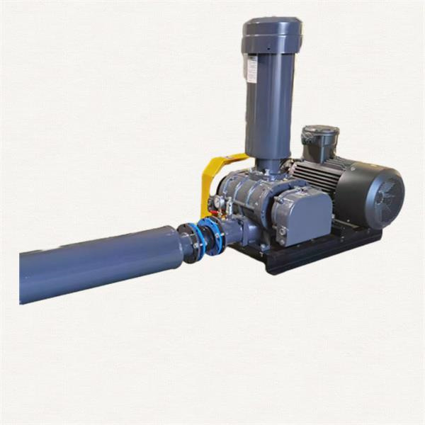 الفروق بين مراوح من نوع روتس ومراوح المركزية.