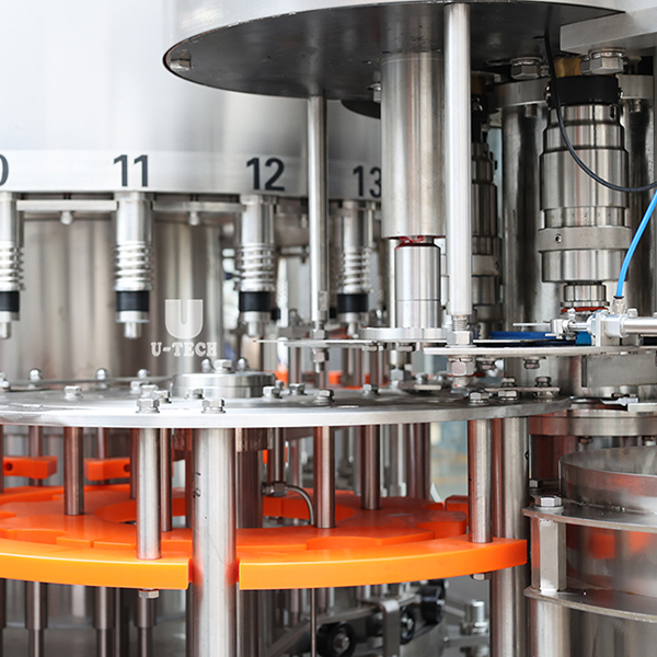 Streggħa l-proċess ta' pakkaġġi mašin-automatika li tibdlu l-ilma fil-bottiglie