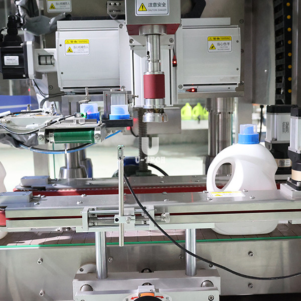 استثمر في آلة تعبئة زيت المحرك ذات جودة عالية لأداء مثالي