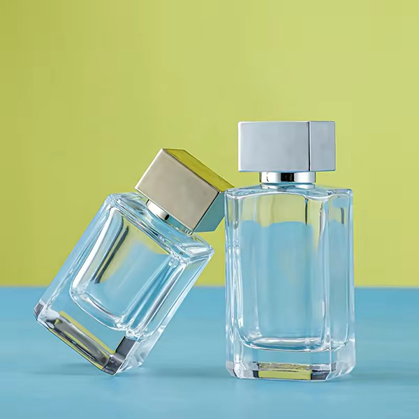 الجاذبية لزجاجات العطر من تصميم مشاهير الموضة