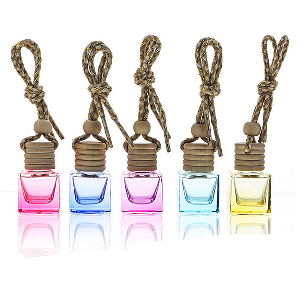 Как да използвате парфюмен бутилка за кола: