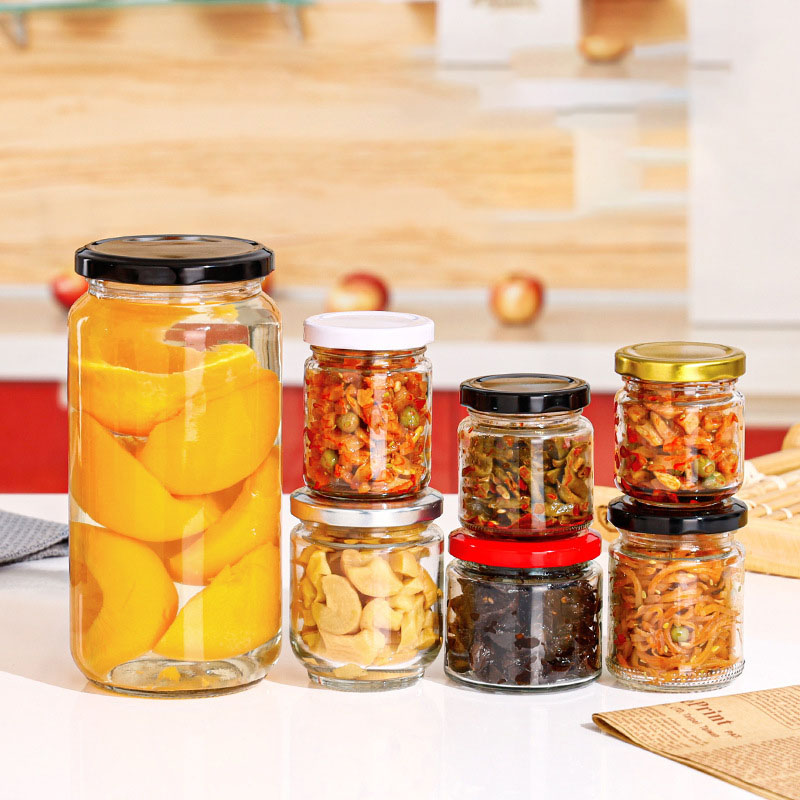 Lọ nước hoa màu đen mờ gợi lên sự tò mò