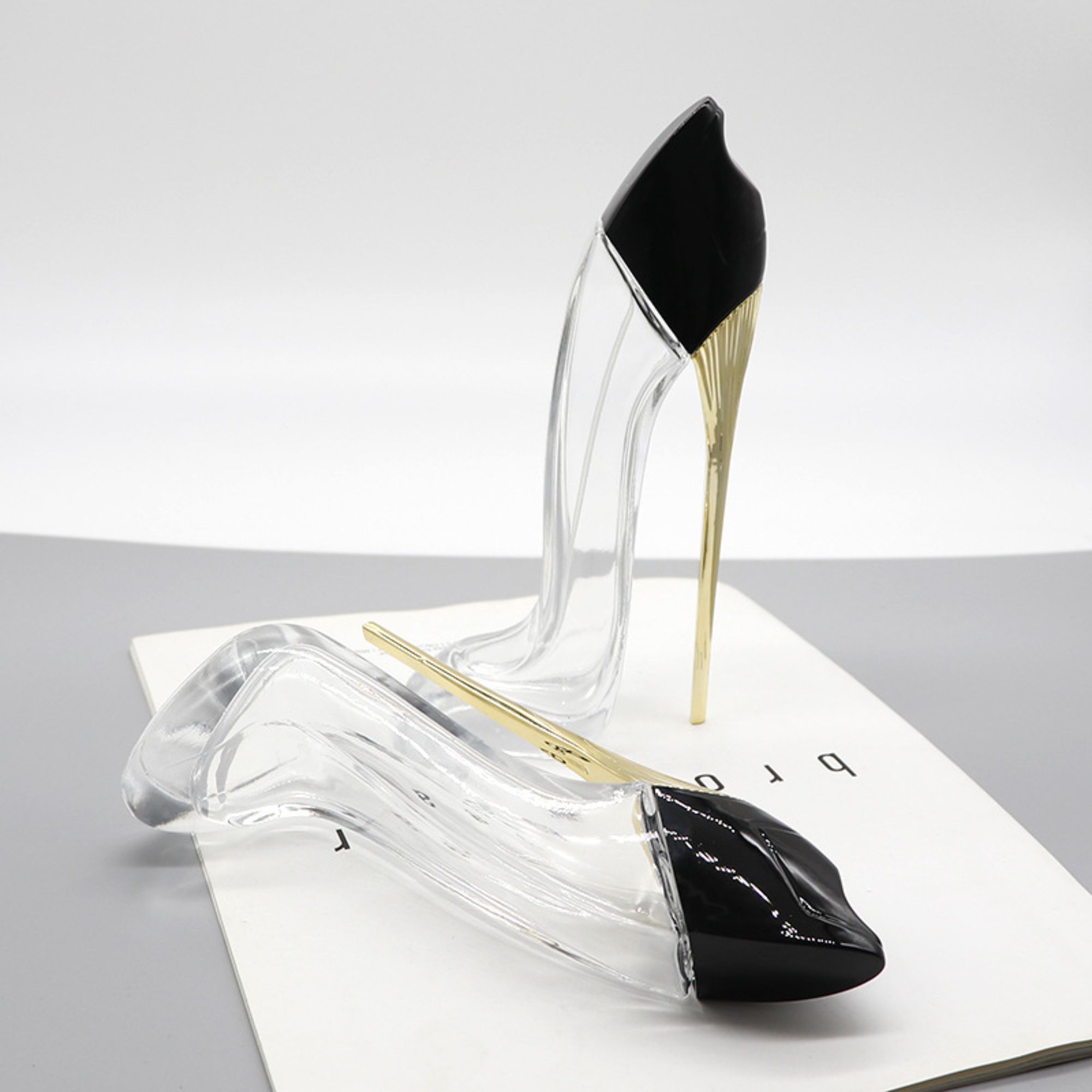 त्वरित सुगंध के लिए घूमाएं और स्प्रे करें