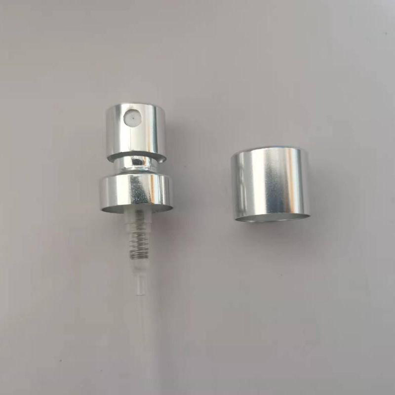 Od domačih džemov do suhih izdelkov so steklena hraniščna posoda z križci versatilen dodatek vsakemu kuhinjskemu prostoru.