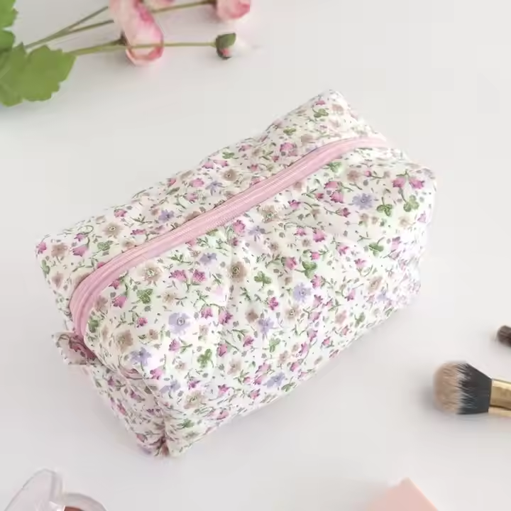 Women Cute Custom Maquillaje Para Mujer Small Zipper Towel Cosmetic Pouch Quilted Cotton Floral Makeup Bag
