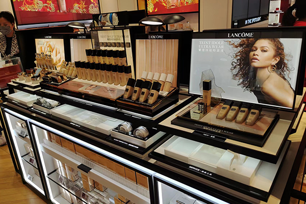 How Acrylic Cosmetic Display Stands Enhance Product Appeal and Customer Experience