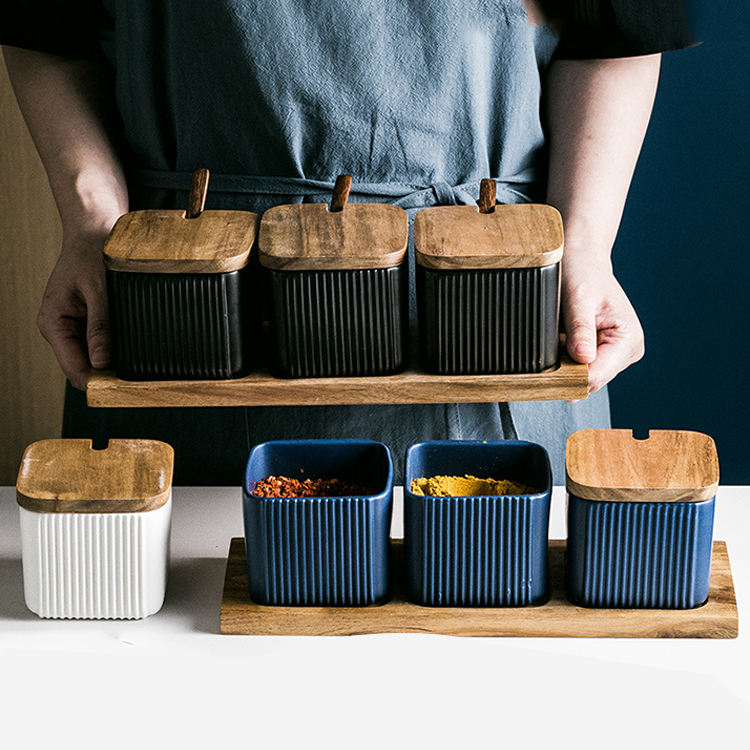 Conjunto de Potes de Temperos Cerâmicos Quadrados 250ml 8oz Preto e Branco 2 ou 3 Peças para Açúcar Pimenta Sal com Tampo de Madeira e Bandeja de Colher