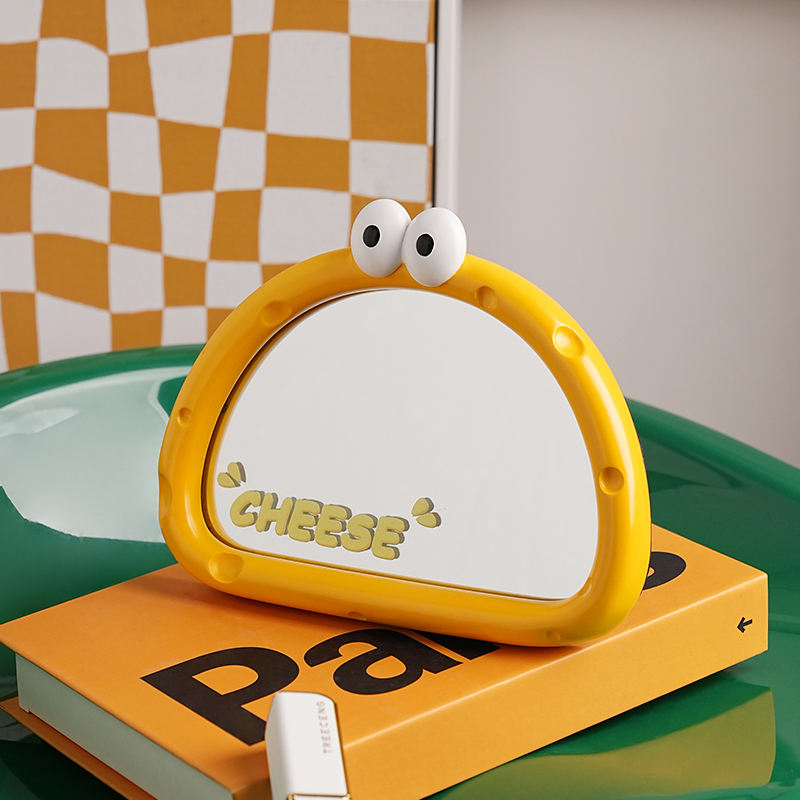 Delikatny design ręcznie wykonanej błękitnej misy ceramicznej.