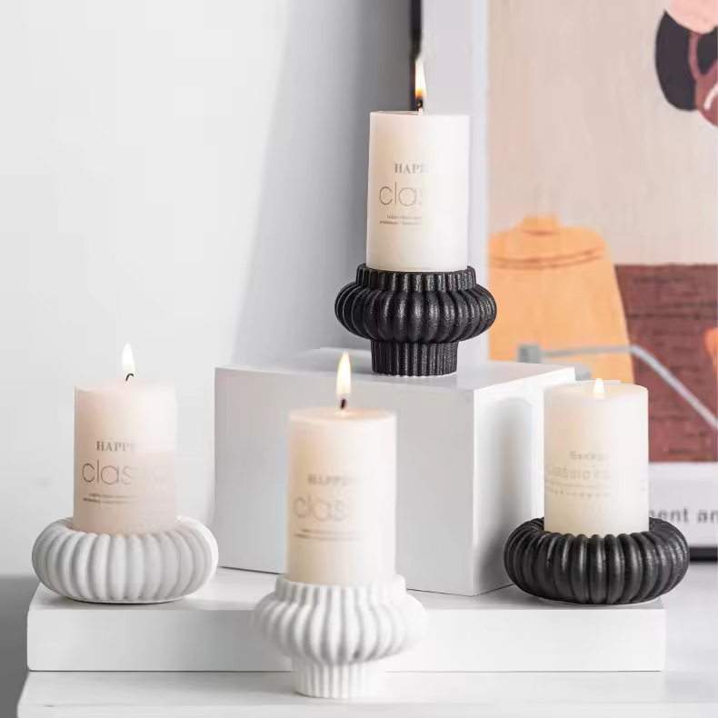 Individuelles Design dekorativer weißer schwarzer gerippter keramischer Zylinderkerzenhalter Kerzenständer für Hochzeitsdekoration
