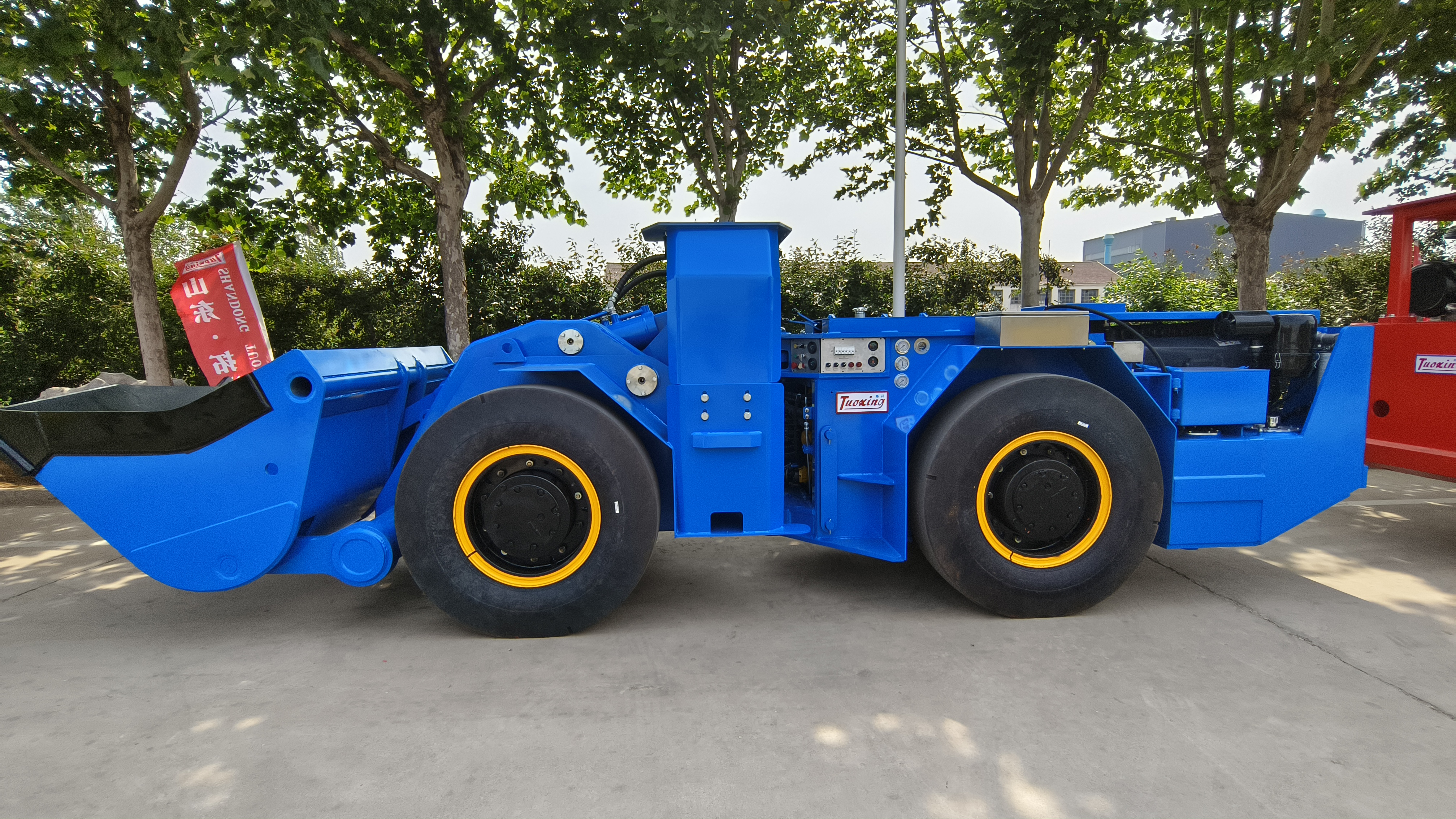 Көп ылдый кен казуу машиналары менен иштөөдө коопсуздукту кантип камсыз кылуу керек?