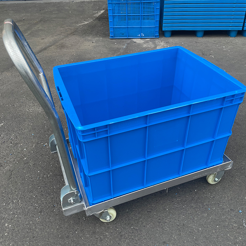 Көчүрүүгө тейлешүү ыңгайлуу болушу үчүн металл каркастагы жана тегермектери бар прочный пластик контейнер