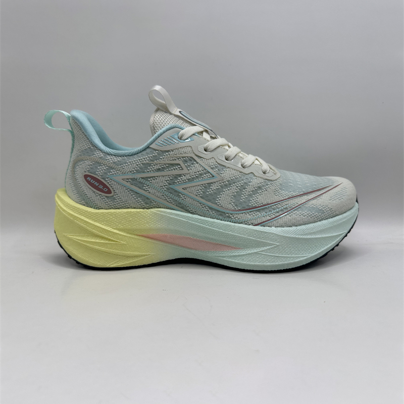 Lindungi Kaki Anda dengan Kasut Tenis Tanpa Gelincir Berkualiti Tinggi