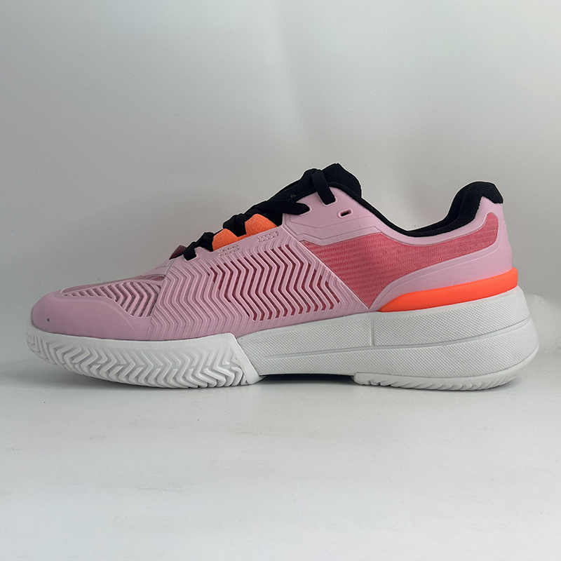 Zapatos de tenis modernos y a la moda para el comprador contemporáneo