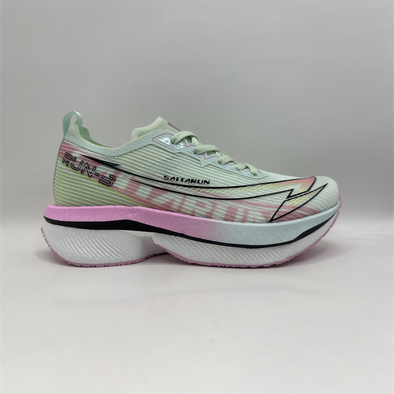 Finden Sie die perfekte Balance aus Stil und Komfort in unserer Auswahl an Hallen-Feldfußballschuhen