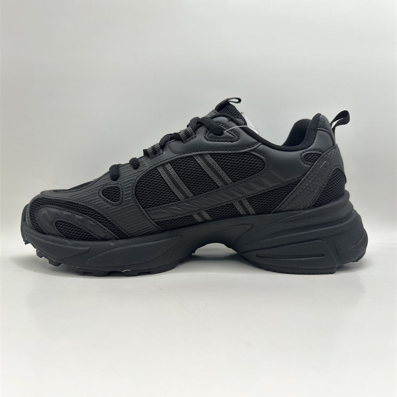 발이 큰 선수에게 넓은 피클볼화가 필요한가요?