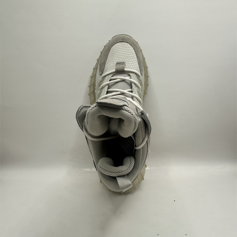 Tingkatkan Larian Anda dengan Kasut Carbon Plate Hampir Borong