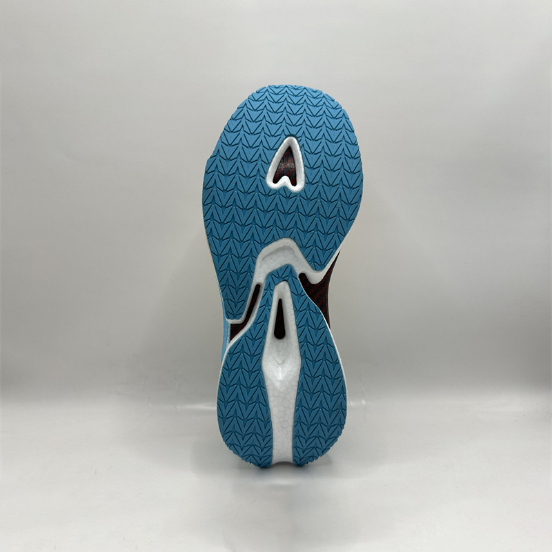 আমাদের যত্নসহকারে তৈরি ফুটবল জুতোগুলির সাথে আরামদায়ক এবং নিরাপদ ফিট উপভোগ করুন, যা প্রতিটি ম্যাচের সময় সমর্থন এবং স্থিতিশীলতা প্রদানের জন্য ডিজাইন করা হয়েছে।