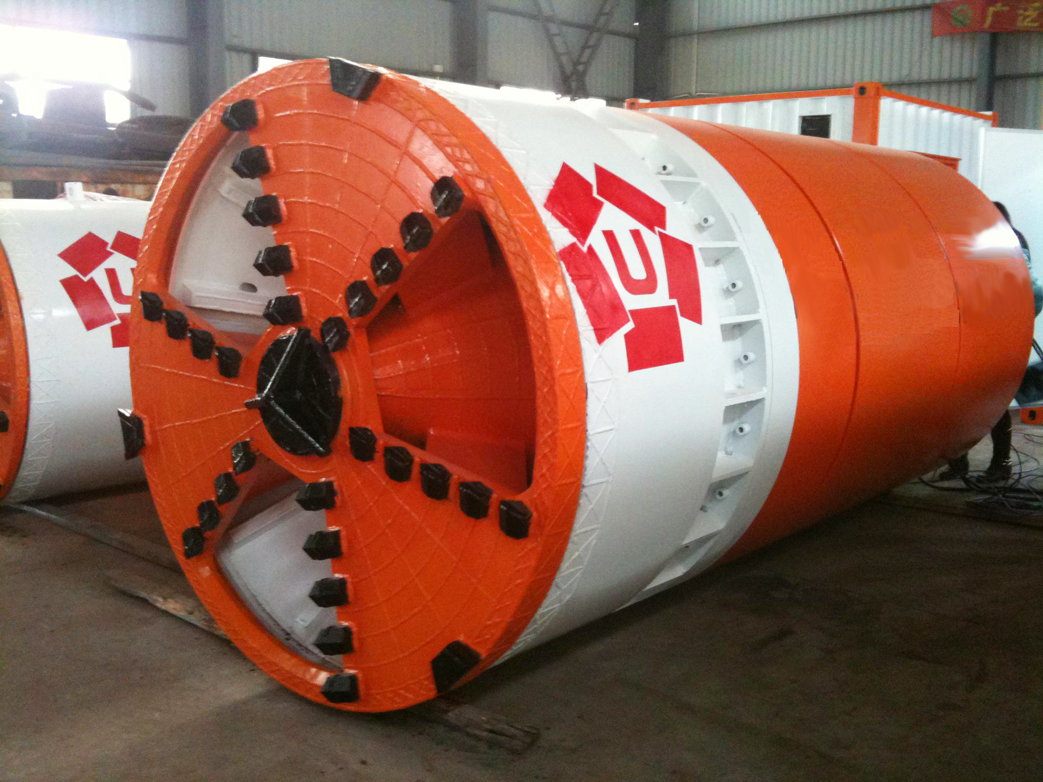 What are the operational challenges and maintenance requirements of an Earth Pressure Balance Pipe Jacking Machine?
