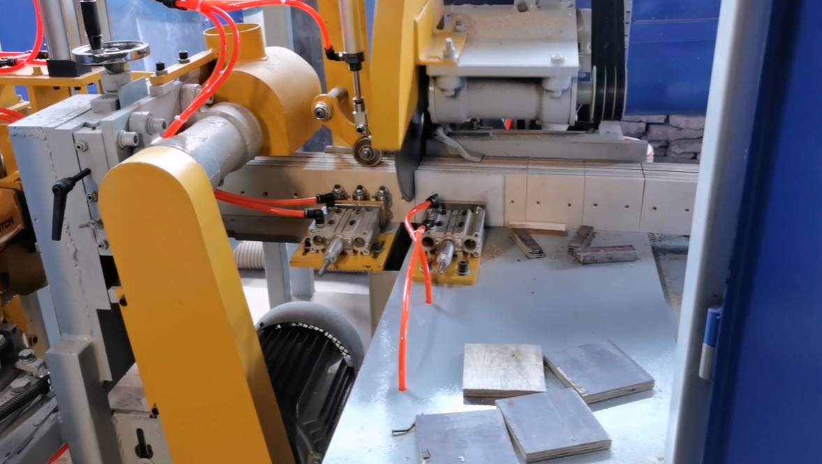 Automatic High Speed Wood CNC Cut Off Saw Machine for Wood Pallet