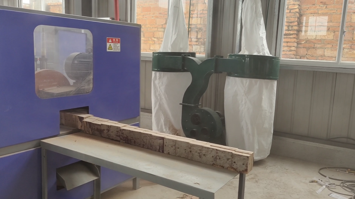 Automatic High Speed Wood CNC Cut Off Saw Machine for Wood Pallet