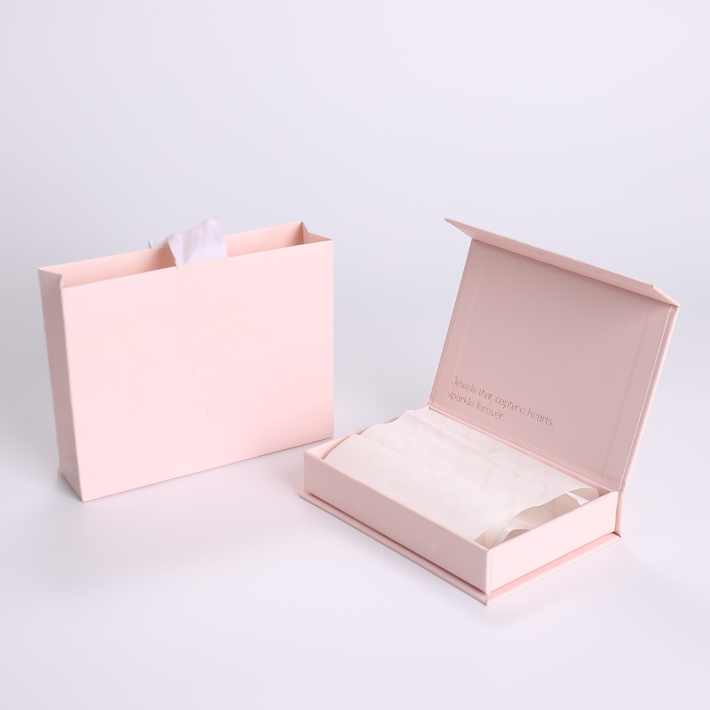 What Are the Environmental Advantages of Paper Gift Boxes?