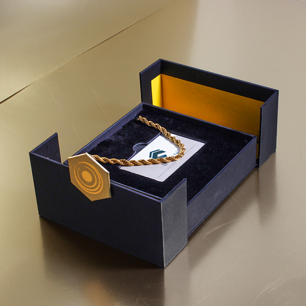 Häufige Probleme beim Aufbewahren von Halsketten und wie eine Schmuckbox helfen kann