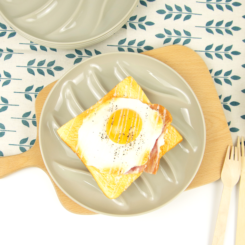 Tek kullanımlık plastiklere veda edin ve çöplükten yapılan tabakları kullanın.